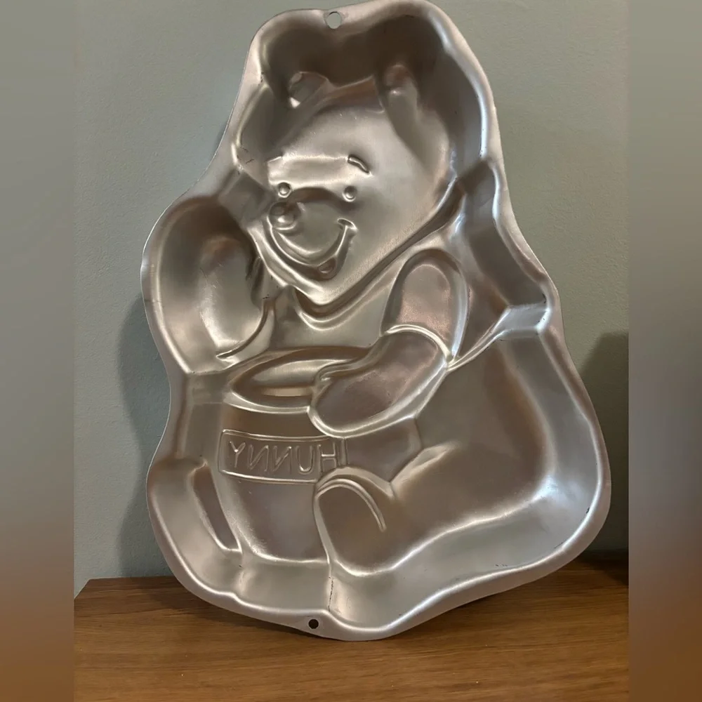 Disney 1995 Wilton Cake Pan Disney Winnie The Pooh with Honey Pot Pan